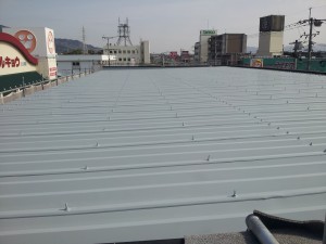 大野城市　安藤ビル　屋根　塗装工事　下塗り完了