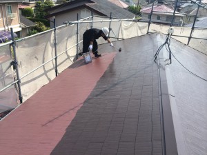 宇美町　屋根　塗装工事　K様邸　上塗り施工中