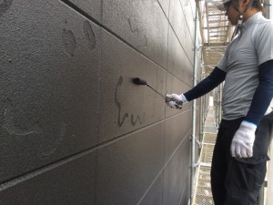 福岡市　レッドキャベツ福岡空港店　外壁　塗装工事　上塗り