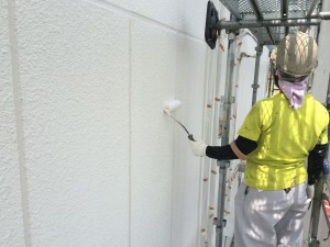 筑紫野市　塗装工事　ＪＡ阿志岐支店　外壁　下塗り　施工中