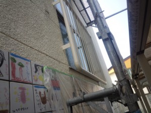 福岡市　早良区　塗装工事　早良幼稚園　鉄格子　ケレン施工中