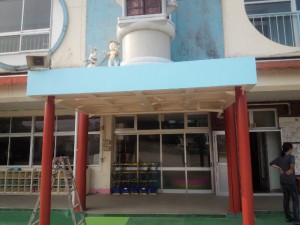 福岡市　早良区　早良幼稚園　塗装工事　庇　完了