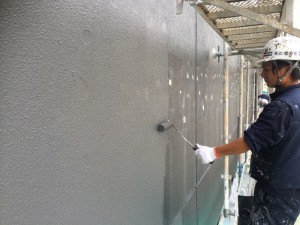 福岡市　博多区　塗装工事　レッドキャベツ月隈店　外壁一部塗装工事　中塗り施工中