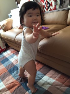 すみれ♡　つかまり立ち成功☆