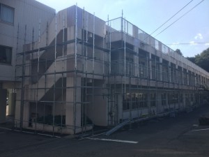 太宰府市　サンケア太宰府　大規模改修工事　足場仮設状況