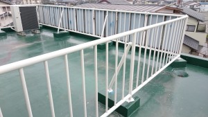 太宰府市　塗装工事　こひつじ保育園　手摺り塗装　完了