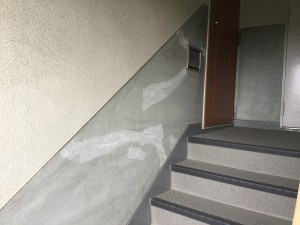 大野城市　塗装工事　リバーサイドシブタ　内部階段　壁　塗装工事　下地処理　完了
