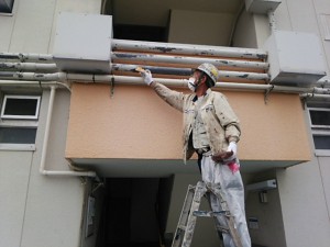 大野城市　塗装工事　Ｒマンション　配管　塗装工事　ケレン施工中