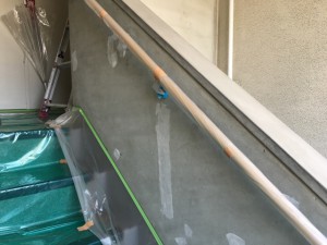 大野城市　塗装工事　リバーサイドシブタ　通路壁　塗装　施工前