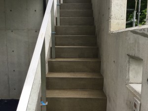 福岡県　糸島市　塗装工事　雷山の森　別荘　階段　塗り床　高圧洗浄完了
