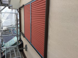 筑紫野市　T様邸　雨戸塗装　下塗り　完了