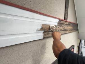 筑紫野市　T様邸　木部塗装　下塗り　施工中