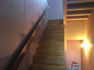 福岡市　Ｈ様邸　新築　内部塗装工事　階段　完了