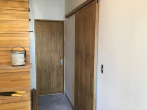 福岡市　Ｈ様邸　新築　内部塗装工事　建具　完了