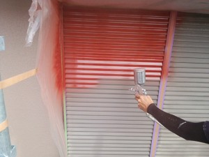 筑紫野市　塗装工事　Ｋ様邸　雨戸　塗装　下塗り　施工中