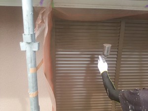 筑紫野市　塗装工事　Ｋ様邸　雨戸　塗装　上塗り　施工中