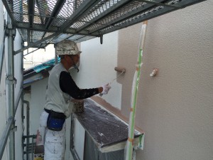 筑紫野市　Ｋ様邸　塗装工事　外壁　中塗り施工中