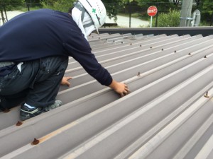 福岡市　中央区　塗装工事　Ｓ様邸　折半屋根　ケレン作業