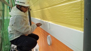 篠栗町　アパート塗装工事　帯　上塗り