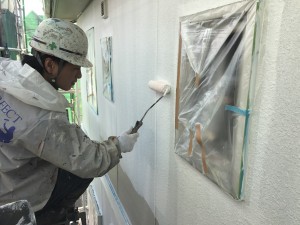 福岡県　粕屋町　アパート　塗装工事　外壁　下塗り　施工中