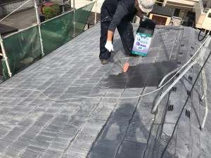 福岡県　久留米市　塗装工事　屋根　下塗り塗装