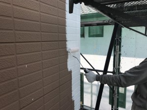 福岡県　久留米市　塗装工事　サイディング外壁　下塗り　パーフェクトサーフ