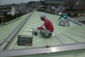 福岡市　プレジデント寺塚　板金屋根　塗装工事　遮熱塗装　上塗り2回目　完了
