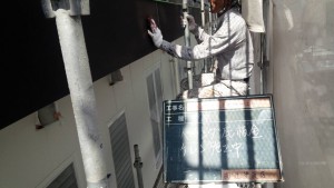 福岡県　糸島市　塗装工事　キリスト教会　庇　板金　塗装　ケレン　施工中
