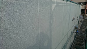 大野城市　Ａ様　所有　テナント　塗装工事　ＡＬＣ　外壁　塗装　マスチック工法　波型模様　下塗り　完了