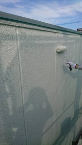大野城市　Ａ様　所有　テナント　塗装工事　ＡＬＣ　外壁　塗装　マスチック工法　波型模様　下塗り