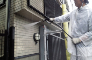 筑紫野市　Ｈ様邸　住宅　塗装工事　外壁　高圧洗浄　施工中