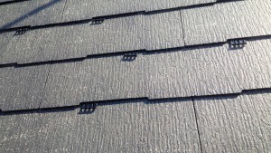筑紫野市　Ｓ様邸　コロニアル屋根　塗装工事　縁切工法　タスペーサー　取付け状況