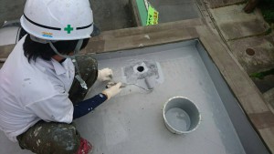 大野城市　レヴール筒井　屋上　防水工事　ウレタン塗膜防水密着工法  改修用ドレン　取付け　ウレタン補強布　貼り付け状況