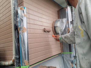 筑紫野市　Ｈ様邸　住宅　塗装工事　外壁　サイディング　塗装　上塗り　２回目　施工中