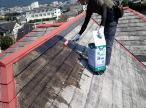 筑紫野市　Ｈ様邸　住宅　塗装工事　屋根　コロニアル　塗装　下塗り　１回目