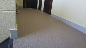 福岡県　粕屋郡　須恵町　アパート改修工事　共用通路床　防滑性ビニル床シート工事　完了　