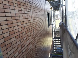 福岡県　粕屋郡　須恵町　アパート改修塗装工事　外壁　磁器タイル塗装　日本ペイント　ファイングラシーSi　塗装完了