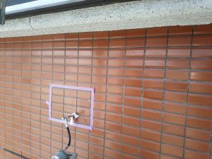 福岡市　小笹　Ｆ様邸　改修工事　磁器タイル　浮き部　エポキシ樹脂注入工法　施工中