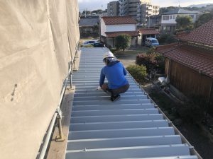 福岡県　大野城市　S様　倉庫　塗装工事　施工中