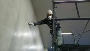 福岡市　長浜　福岡中央市場　倉庫　改修工事　内部壁塗装　ケレン作業