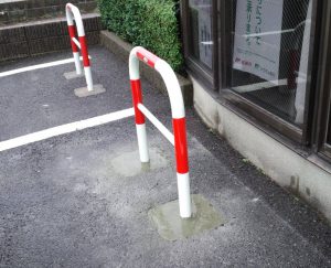 古賀市　舞いの里郵便局　駐車場　スペースガード取替え工事　完了