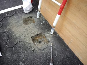 古賀市　舞いの里郵便局　駐車場　スペースガード取替え工事　撤去状況