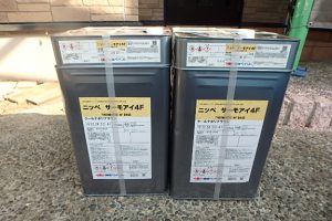 日本ペイント　遮熱塗料　太陽熱高反射４フッ化フッ素樹脂屋根用塗料　　サーモアイ４Ｆ　高耐久仕様　材料搬入