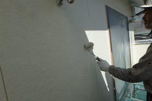 福岡市　早良区　Ｎ様邸　住宅塗装工事　外壁　遮熱塗装仕様　ファインサーモアイウォールＳｉ　上塗り