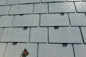 屋根の脱気緩衝材と補強・補修材　 タスペーサー　縁切工法　取付け状況