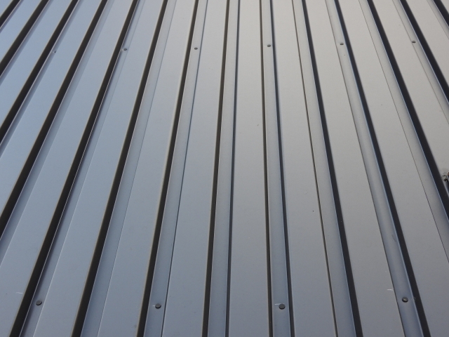 人気急上昇中の外壁材、ガルバリウム鋼板の特徴やメンテナンス法