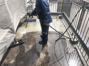 ウレタン塗膜防水　高圧洗浄　施工状況
