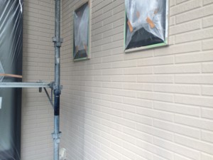 大野城市　塗装工事　Ｉ様邸　タイル模様壁　目地色　上塗り塗装　１回目　完了