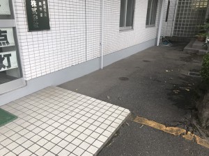 筑紫野市　三友通商　巾木　塗装工事　完了