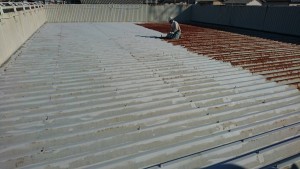 春日市　塗装工事　たんぽぽ整骨院　折半屋根　塗装　錆発生箇所　補修塗装
